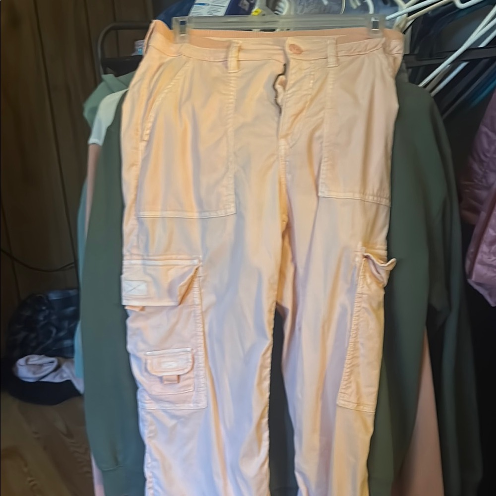 Woman’s Pink American Eagle Cargo Pants
